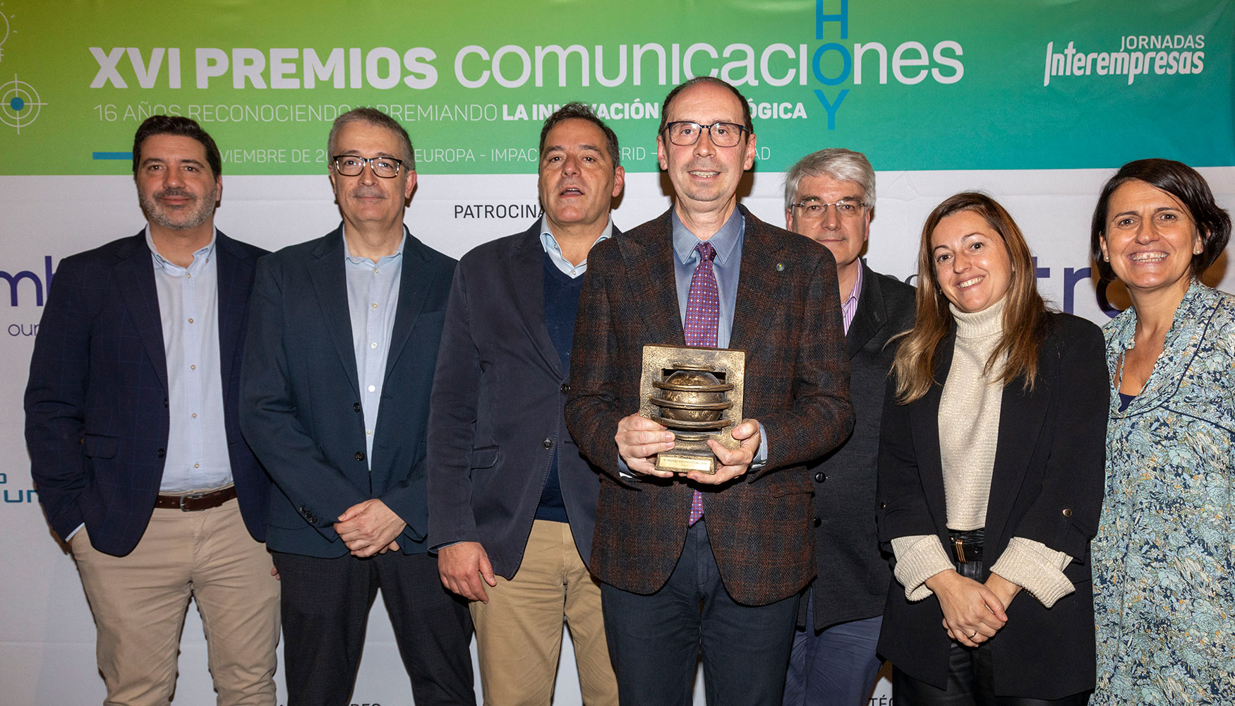 Los equipos del Hospital Universitario Puerta de Hierro y Alhambra IT en la entrega de los 16 Premios Comunicaciones Hoy...