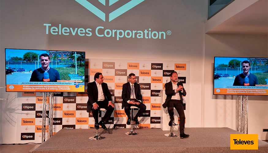 Santiago Rey, CEO de Televs Corporacin (centro), acompaado de ngel Garca Castillejo y Javier Snchez de RTVE...