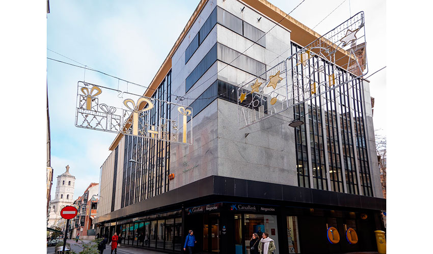 Foto de El Ayuntamiento de Valladolid y CaixaBank instalarn un jardn vertical en el centro de la ciudad