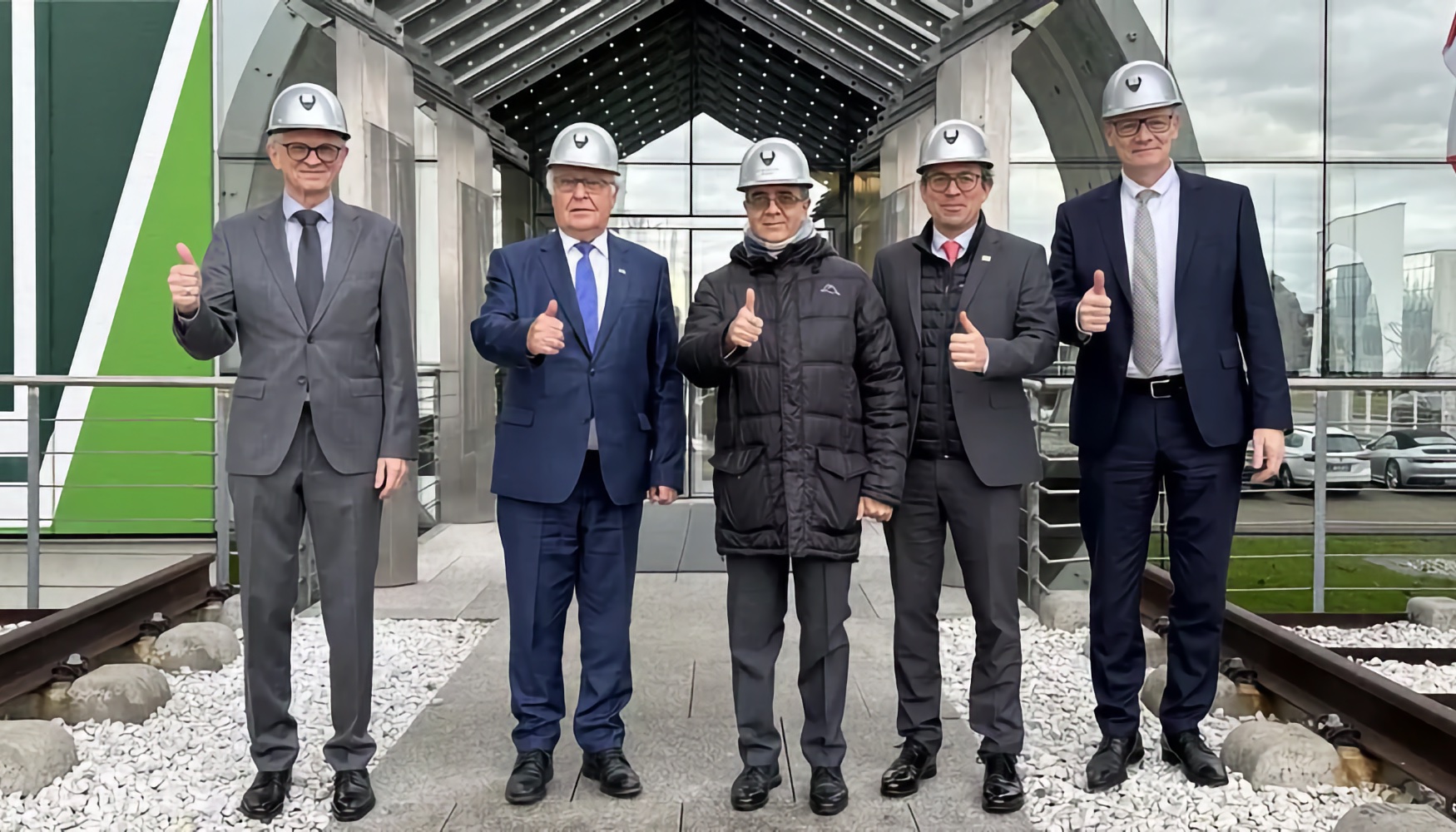 Visita del embajador de la India en Alemania, Ajit Gupte, a la fbrica de Herrenknecht AG en Schwanau