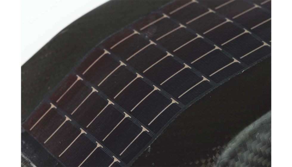 Lminas fotovoltaicas flexibles colocadas en la superficie del prototipo