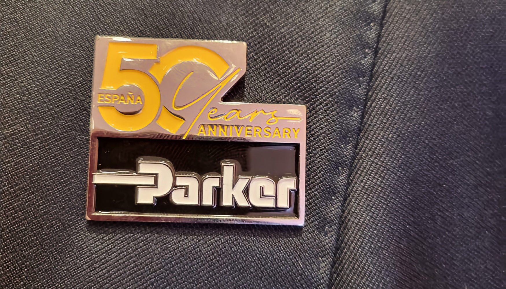 Insignias conmemorativa del 50 aniversario de Parker Espaa entregada en reconocimiento a la labor de la distribucin...