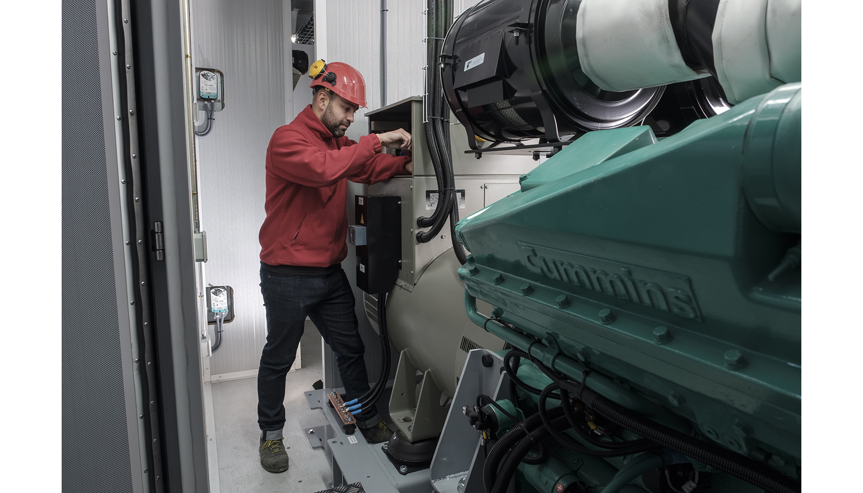 Los ingenieros de Genesal Energy tienen en cuenta todos los factores crticos al disear y seleccionar el grupo electrgeno adecuado para cada...