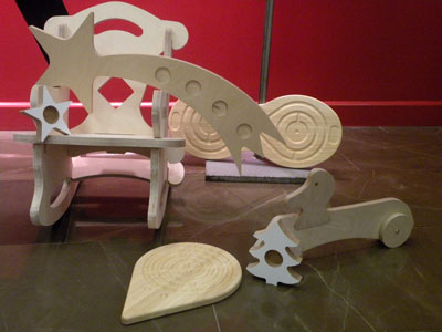 Algunos de los juguetes y muebles infantiles realizados en el stand de Homag