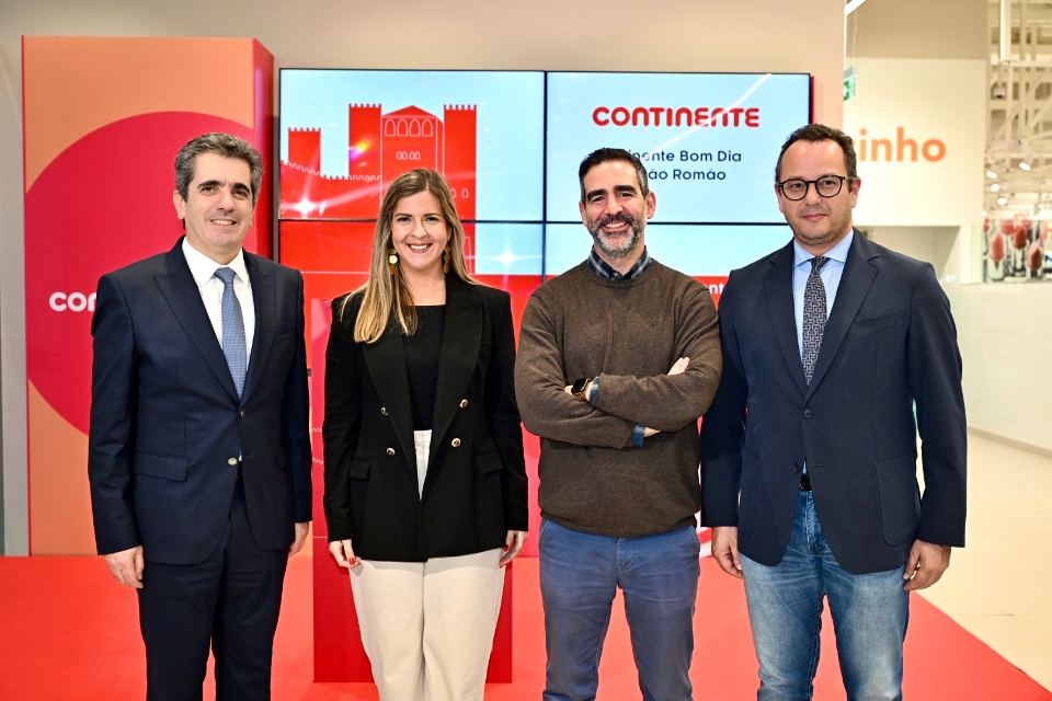 A abertura oficial da nova loja contou com a presena Jos Manuel da Cunha, do CEO da MC, da Ministra da Juventude e Modernizao...