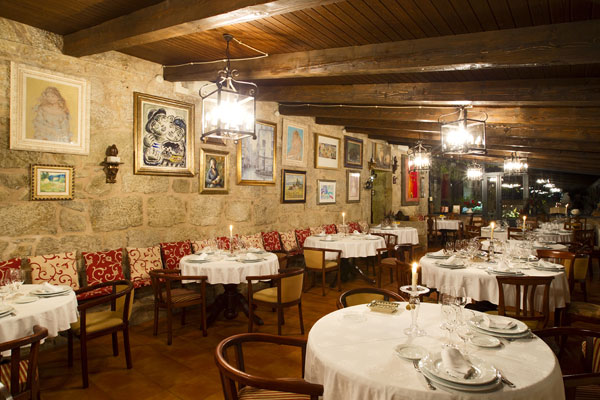 El hotel restaurante Quinta do Ramo por dentro, conjunto que integra una casa del siglo XIX, rodeada de vias y jardn