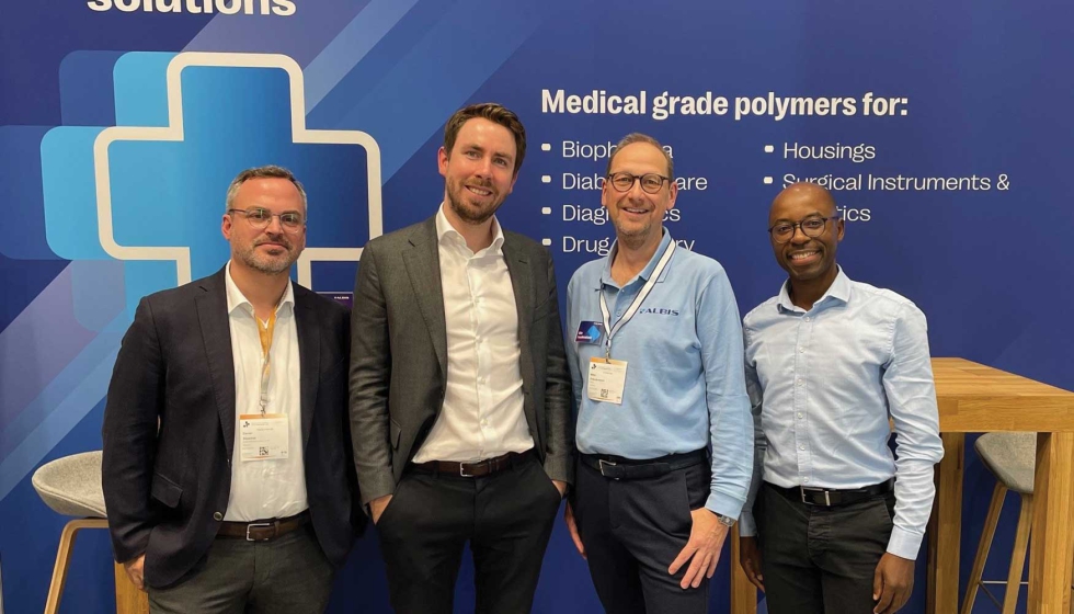 De izquierda a derecha)...