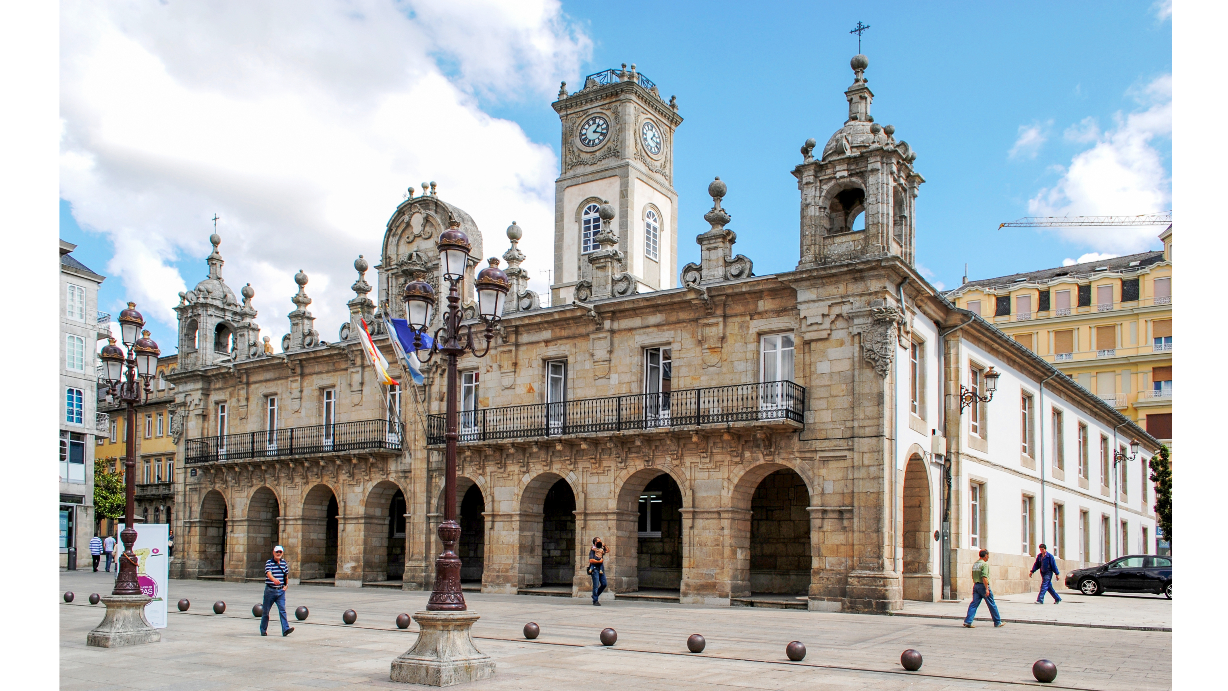 Imagen de la fachada del Ayuntamiento de Lugo. Autor: HombreDHojalata