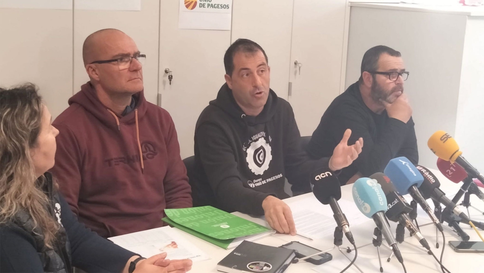 N�ria Brull, Josep M. Barrull, Jordi Pascual i Carlos Sanz de Uni� de Pagesos durante la rueda de prensa en la que anunciaron estos datos...