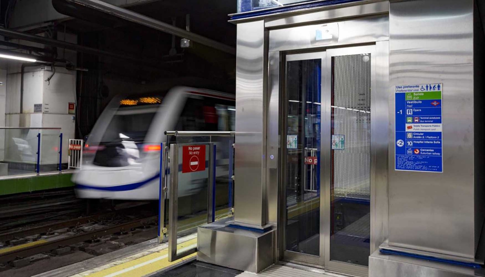 Convoy entrando a una de las estaciones de metro de la ciudad de Madrid