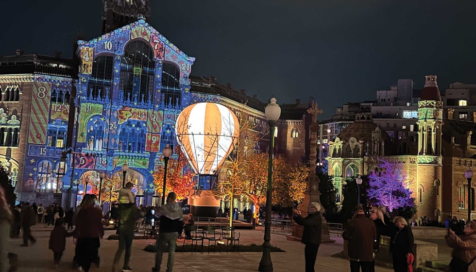 Los elementos lumnicos de la edicin 2024 de Els Llums de Sant Pau han atrado al pblico...