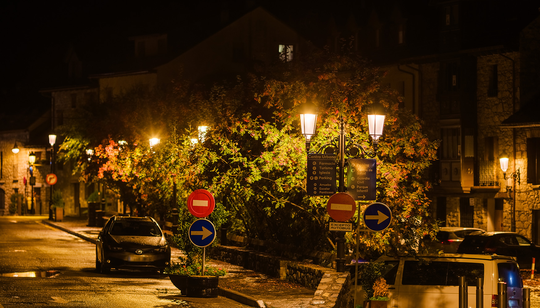 Calles de Panticosa iluminadas, combinando esttica clsica y alta eficiencia energtica