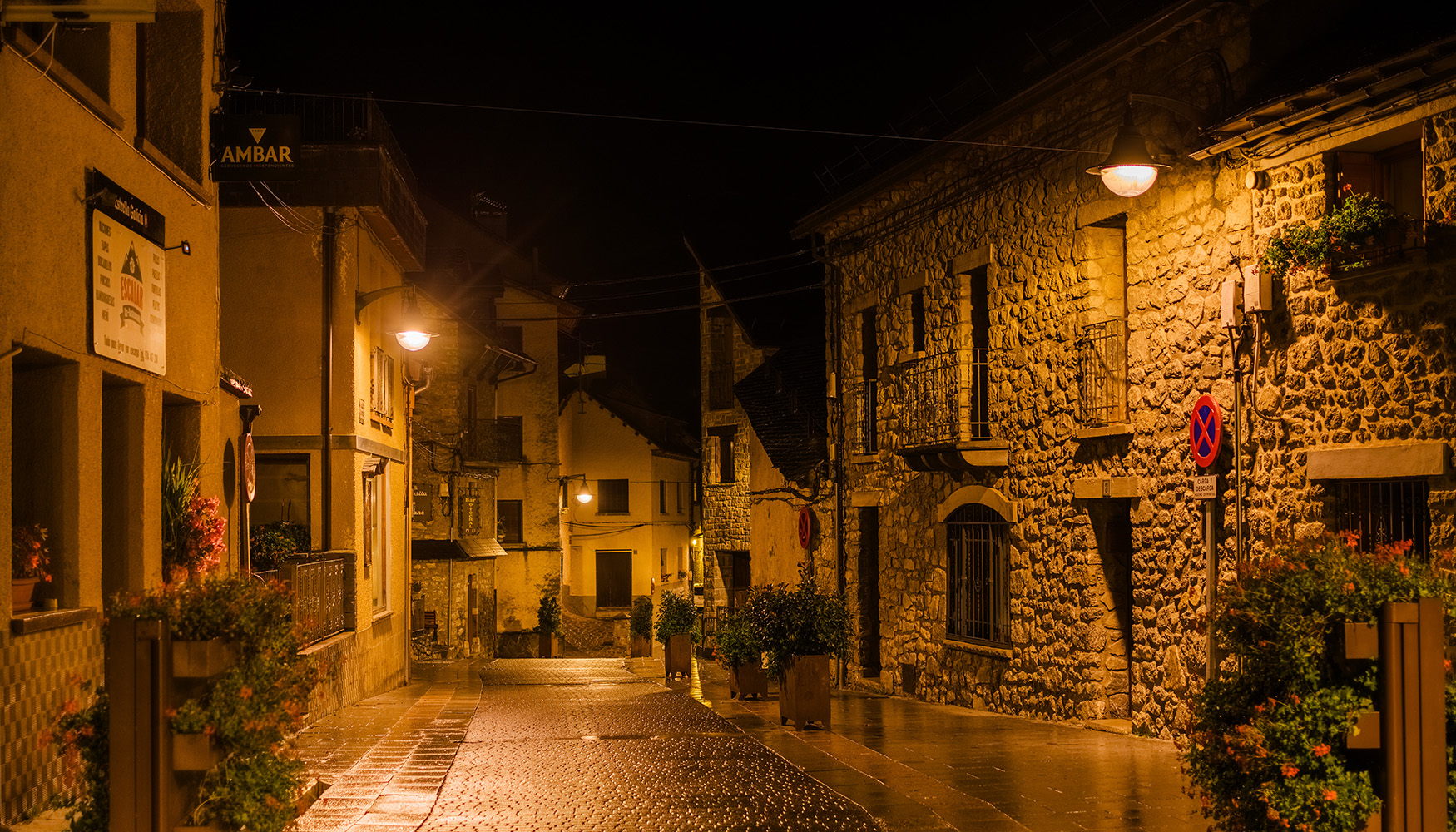 Resistencia a climas extremos, con luminarias diseadas para soportar nieve, heladas y tormentas frecuentes