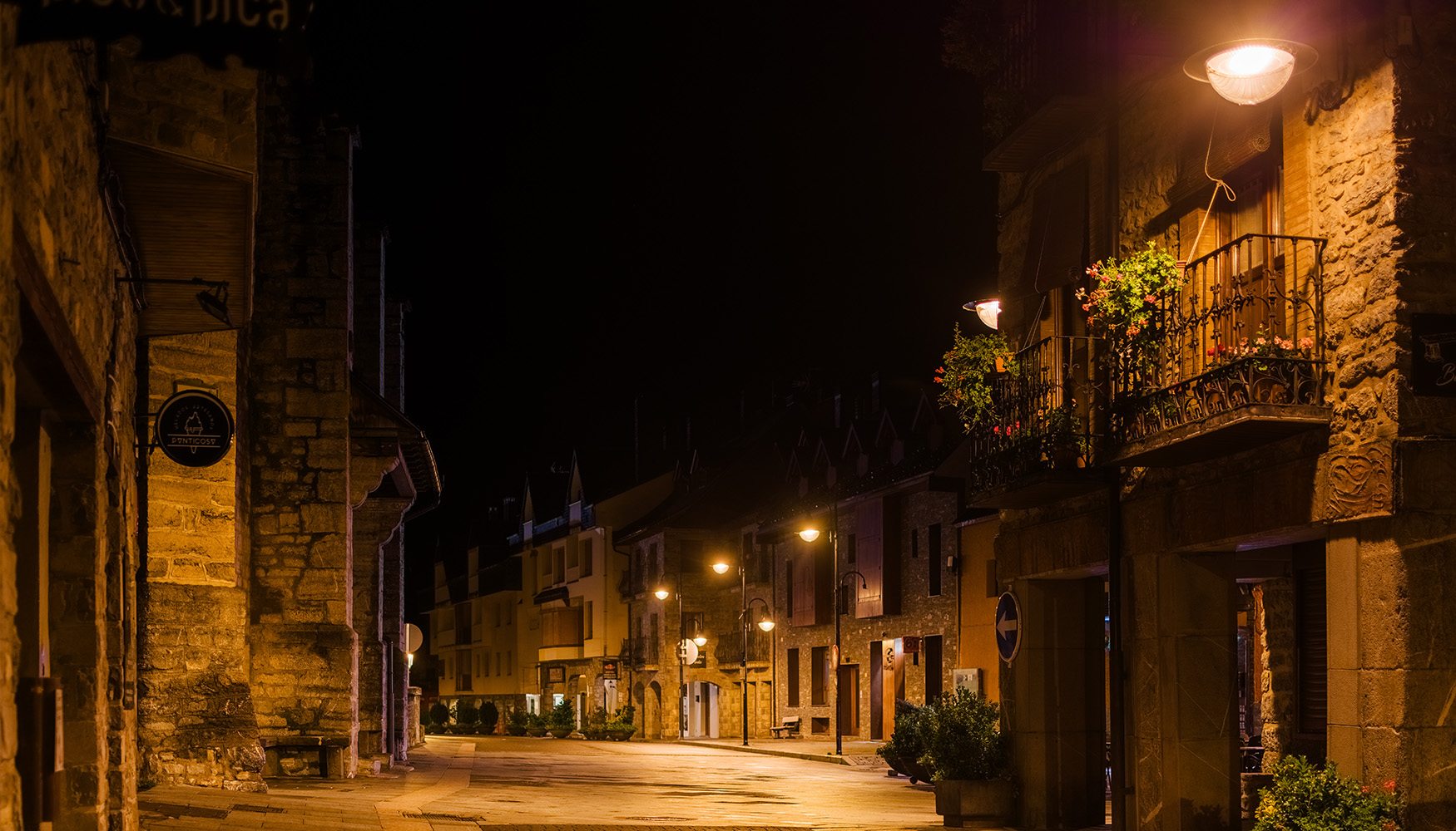 Panticosa avanza en sostenibilidad, gracias a luminarias con diez aos de garanta y un diseo lumnico que protege el entorno natural...