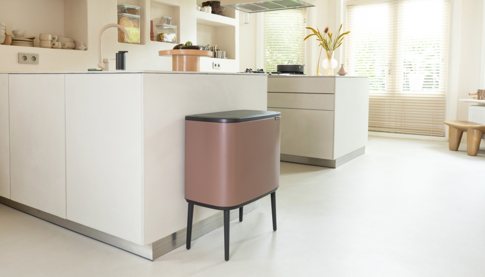 Cubo Bo Touch Bin de Brabantia en color Satin Taupe