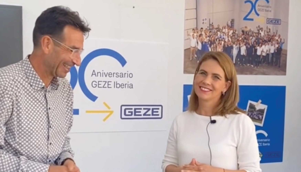 ngel Marco, de NOVOPERFIL e Interempresas Media, y Birgit Zondler, CEO de GEZE Iberia