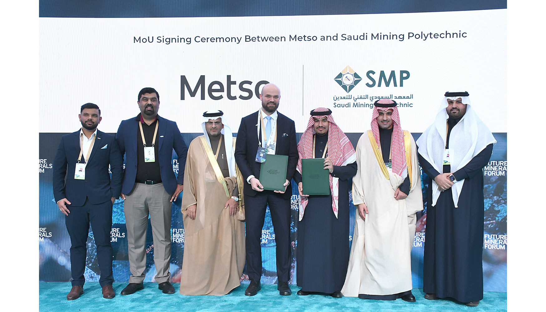 Ceremonia de firma del acuerdo entre Metso y el SMP