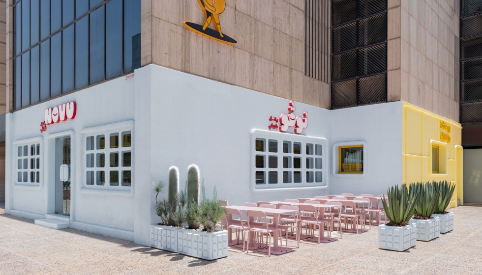 La zona de terraza mantiene la imagen divertida de su interior