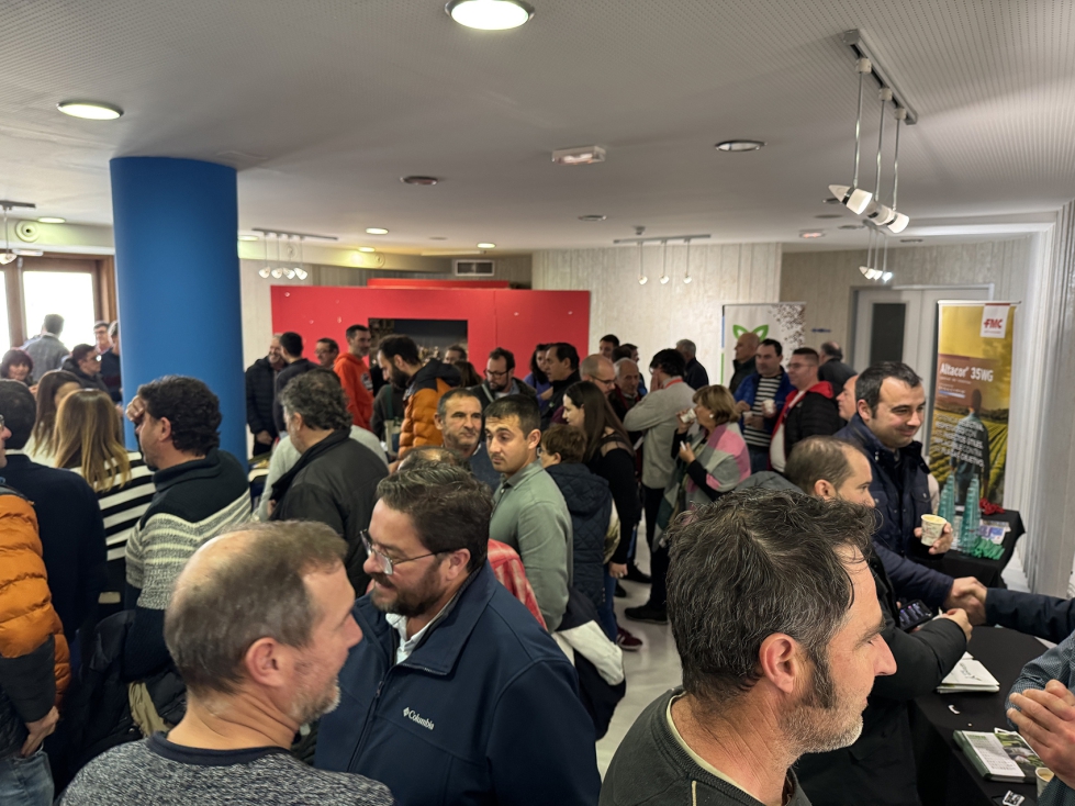 O dia proporcionou uma oportunidade para trocar experincias e promover contactos profissionais entre os participantes na rea de networking...