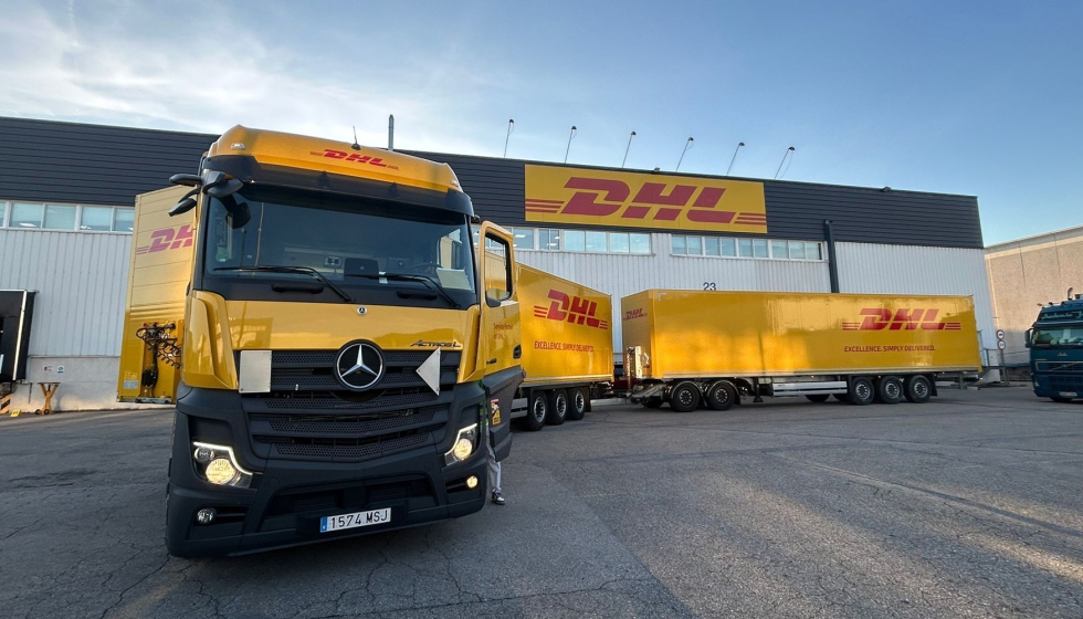 Uno de los duotriler de DHL Freight Iberia