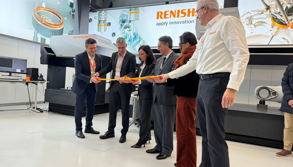 Corte de cinta en la inauguracin del Renishaw Solutions Centre