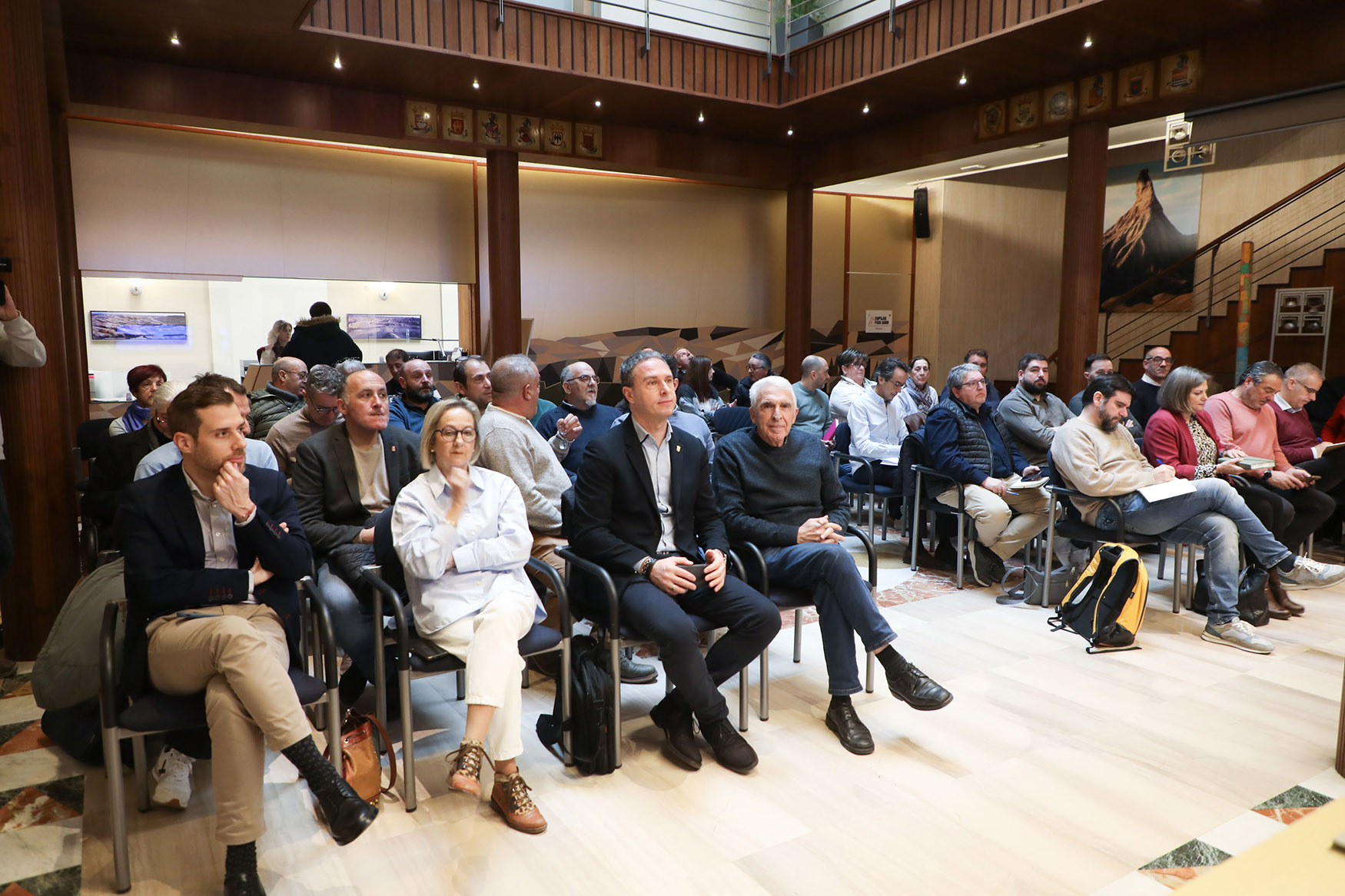 Representantes de entidades locales y del Departamento de Cohesin Territorial que participaron en la reunin sobre el Canal de Navarra celebrada en...