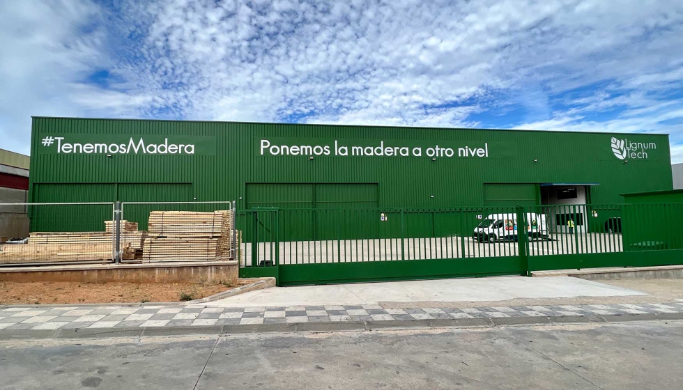 Imagen de la planta robotizada de Lignum Tech de fachadas de madera y de baos industrializados situada en el polgono de Sepes en Cuenca...