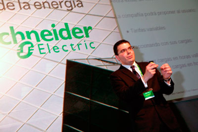 ngel Silos, responsable de Control y Proteccin de Media Tensin de Schneider Electric