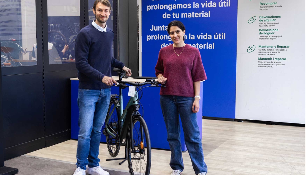 Adrin Hervella, CSO de Decathlon Espaa, y Sara Van-Deste...