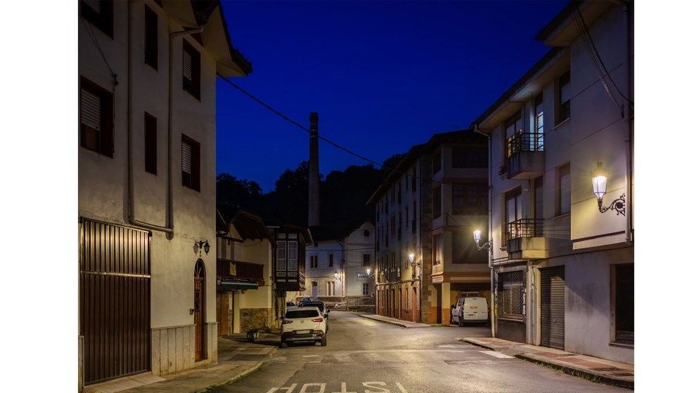 Luminarias Siglo XLA, integradas perfectamente en la esttica tradicional del municipio