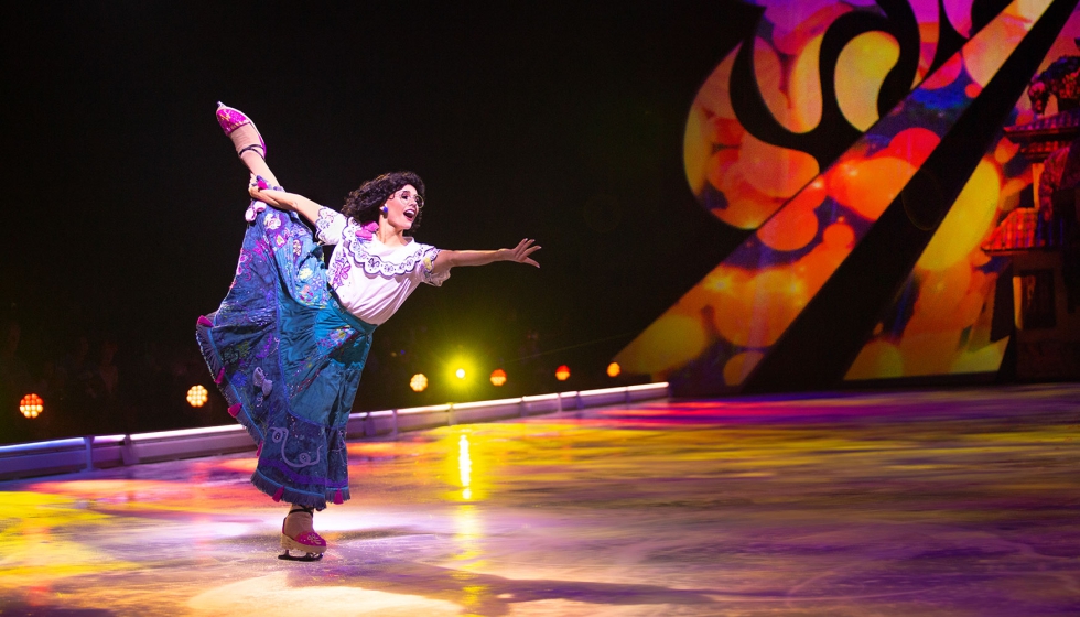 Imagen de una de las escenas de Disney on ice que representa Encanto con la protagonista Mirabel. Foto: Disney on Ice