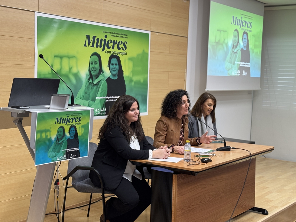 Ana Pastor, presidenta de ASAJA Soria, Nuria Ruiz, gerente de ASAJA Castilla y Len y Blanca Corroto...