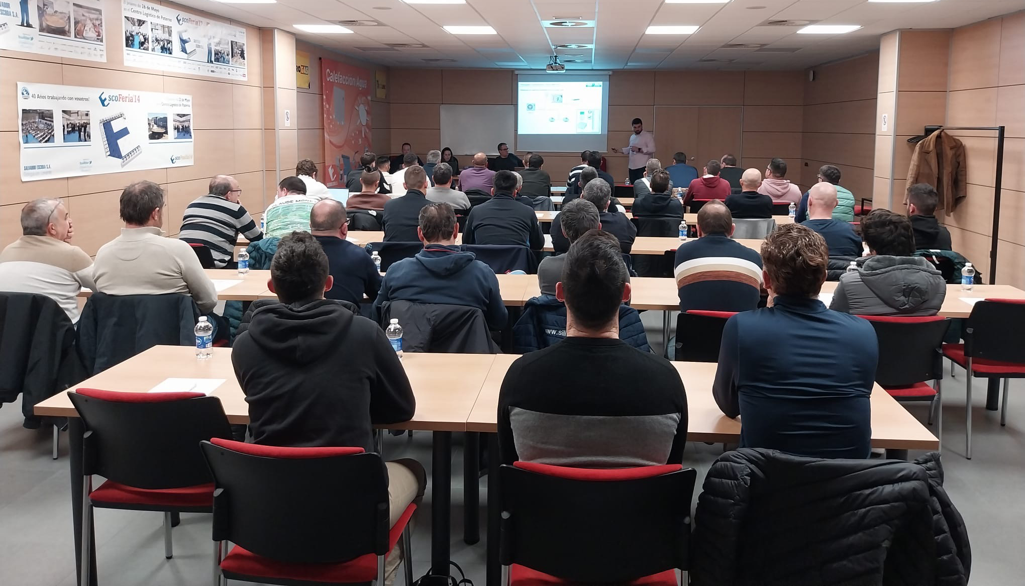 Jornada en Levante de Salvador Escoda con ms de 40 tcnicos especializados participaron en sesiones de trabajo con bancadas diseadas para replicar...