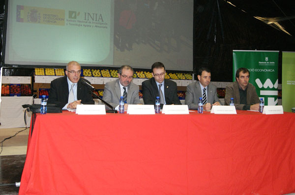 Inauguracin de la sesin a cargo del director general del IRTA, J.M. Monfort (primero por la izquierda), el presidente de la Diputaci de Lleida, J...