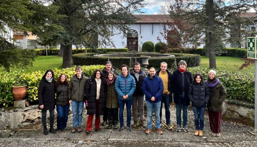 Foto de familia de la reunin final del proyecto Rumires