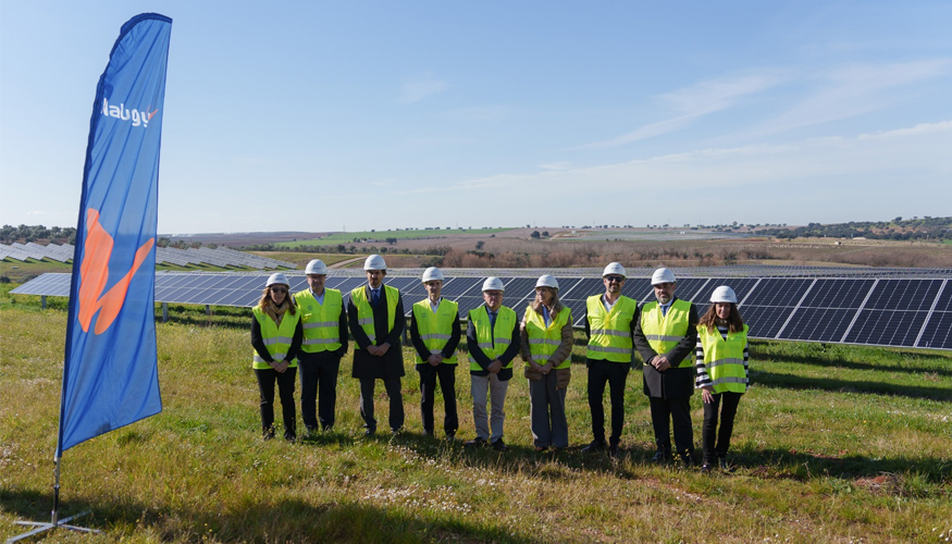 Representantes de la Junta de Extremadura y el Ayuntamiento de Badajoz han visitado las tres plantas fotovoltaicas que Naturgy ha puesto en servicio...