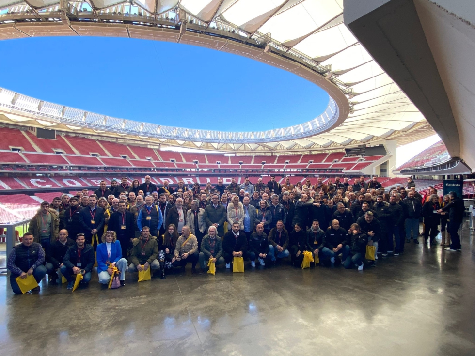 Participantes del Soltis Tour en el estadio Riyadh Air Metropolitano