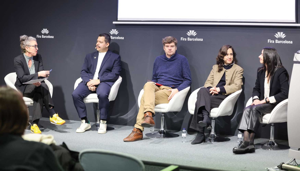 Un momento de la mesa debate moderada por la periodista Margarida Ripoll junto a Rodrigo Briseo, Juan Park, Pilar Cavero y Mara Jos Huerta...