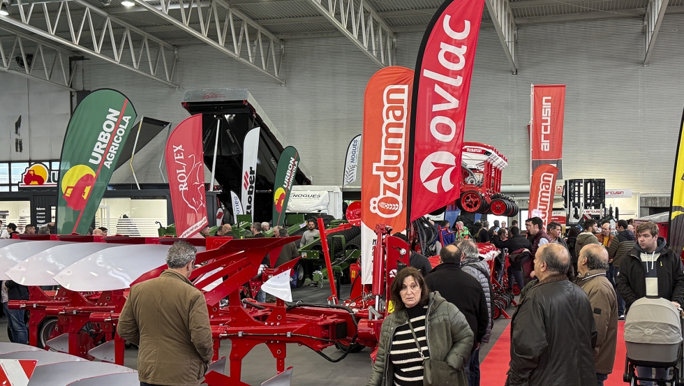 Stand de Ovlac junto a su distribuidor Urbn Agrcola en el Pabelln 4 de Feria de Valladolid