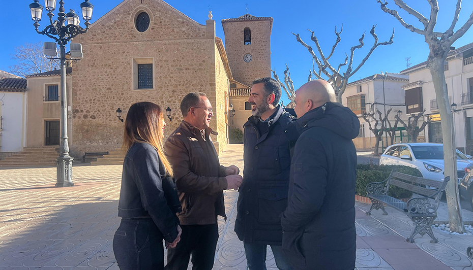 Consejero de Agricultura, Ramn Fernndez Pacheco, durante su visita al municipio almeriense de Mara