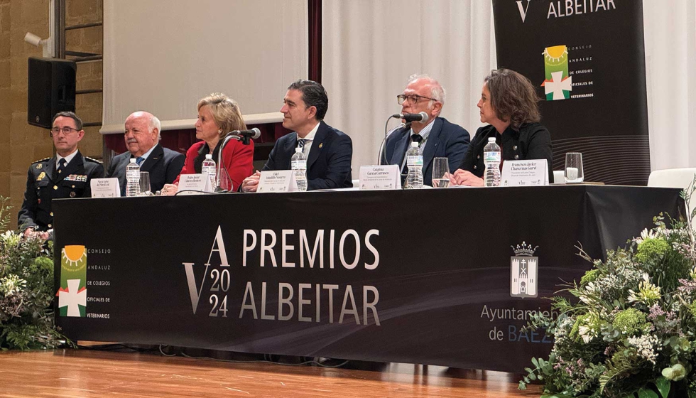 La consejera de Sostenibilidad asiste a la entrega de los Premios Albitar del Consejo Andaluz de Colegios de Veterinarios...