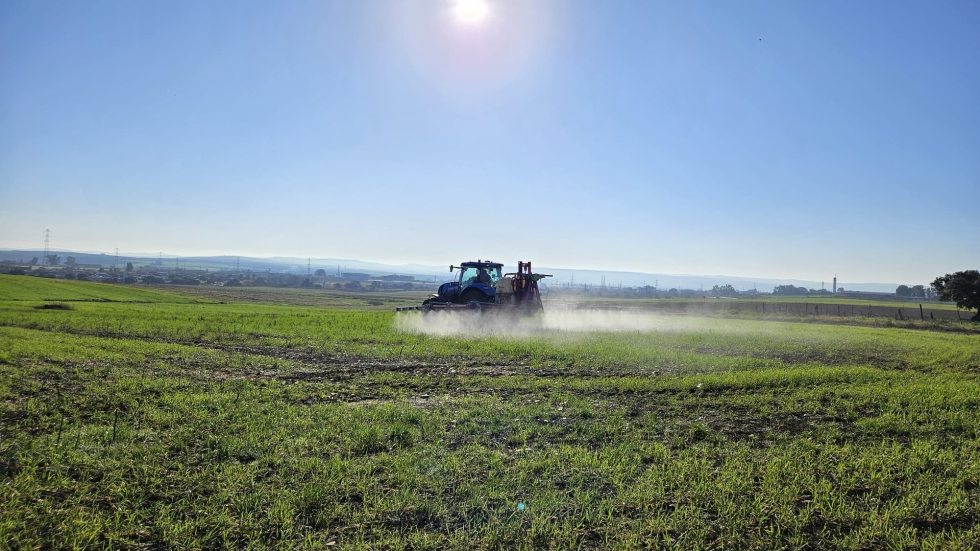 Aplicacin de herbicidas y bioestimulantes en la finca experimental del proyecto LIFE Innocereal EU