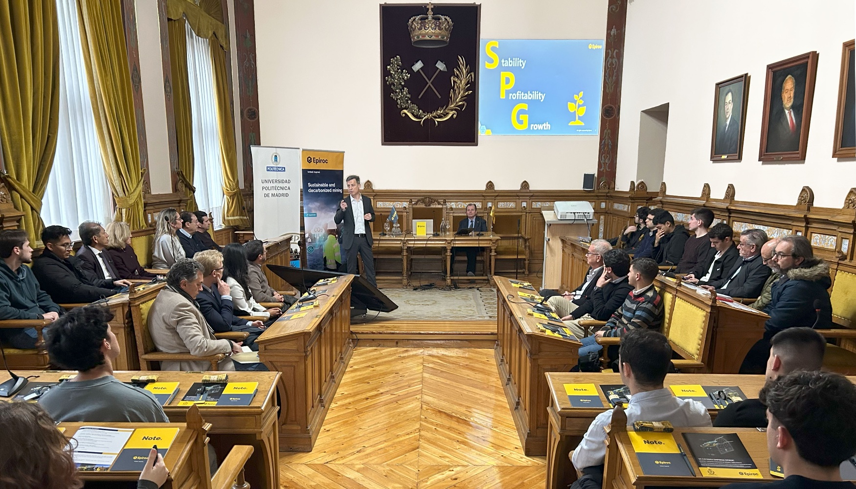 Presentacin de la VII Ctedra Empresa Epiroc en el claustro de la Escuela Tcnica Superior de Ingenieros de Minas y Energa de Madrid...