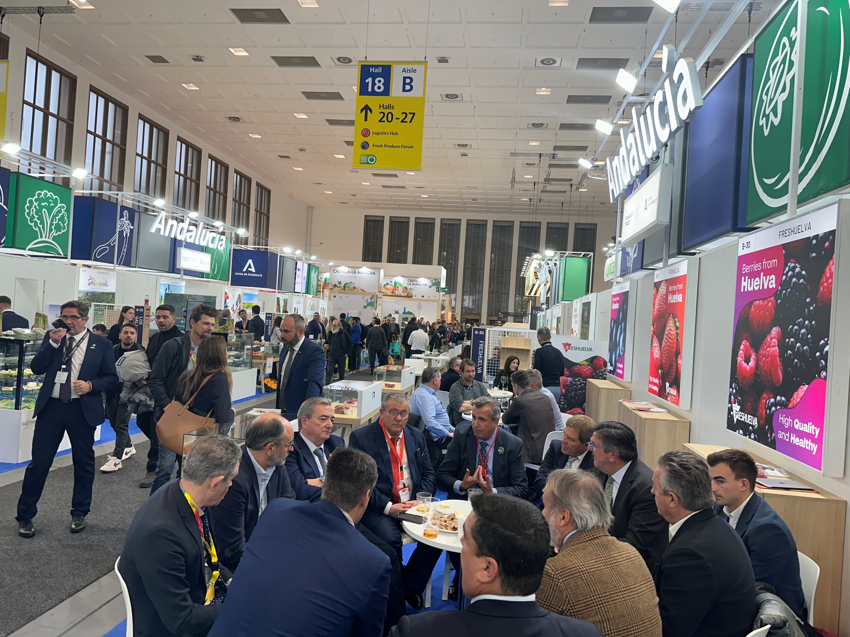 Imagen de una reunin de trabajo en la feria, con los principales representantes del sector en el mbito nacional