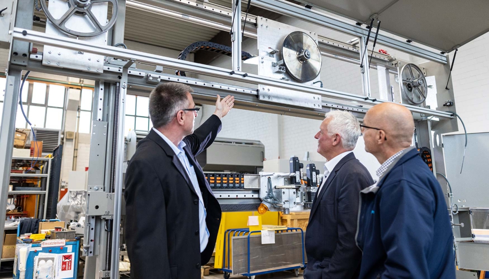 Michael Tillmann, director tcnico de Fecken-Kirfel (izquierda), con el consultor de Franke Andreas Bttcher y Stefan Lennartz...