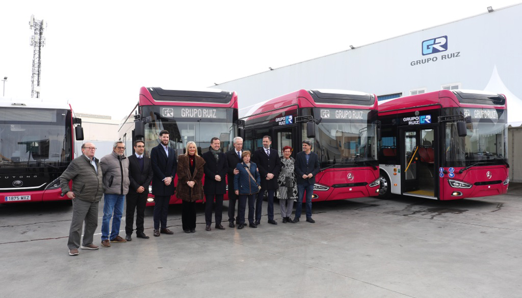 Estos nuevos veh�culos, dos de ellos microbuses para circular por el Casco Hist�rico...