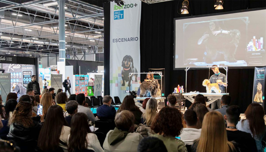 Los expositores aprovechan el Aula Veterinaria para presentar sus propuestas