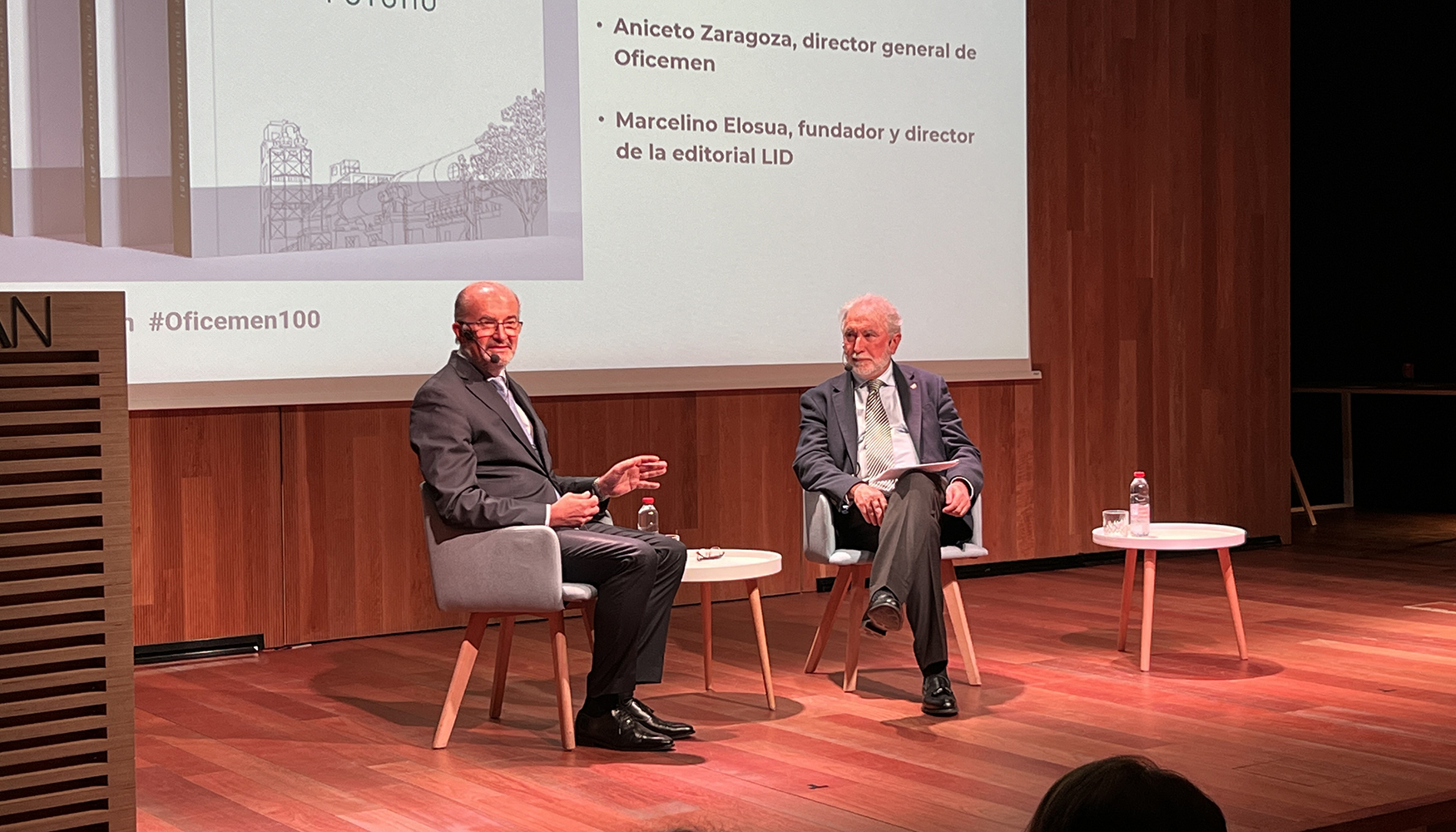 Aniceto Zaragoza, director general de Oficemen (izquierda) y Marcelino Elosua, fundador y presidente de LID Editorial (derecha)...