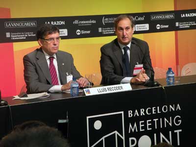 El conseller Llus Recoder y el director general de Barcelona Meeting Point, Josep Maria Pons, durante su comparecencia ante la prensa...