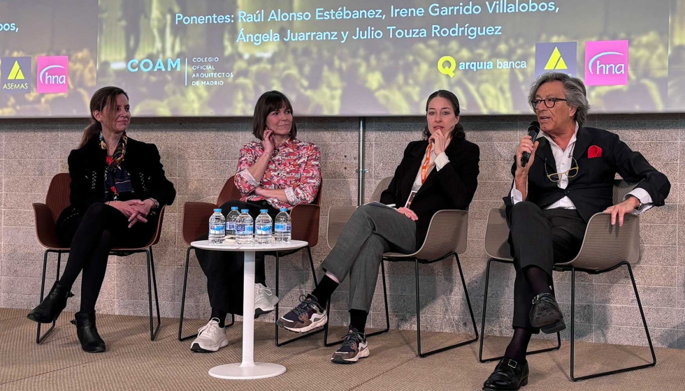 Imagen de una de las mesas de debate en el marco del I Congreso de Arquitectos de Madrid con Aurora Gonzlez-Adalid, Irene Garrido...